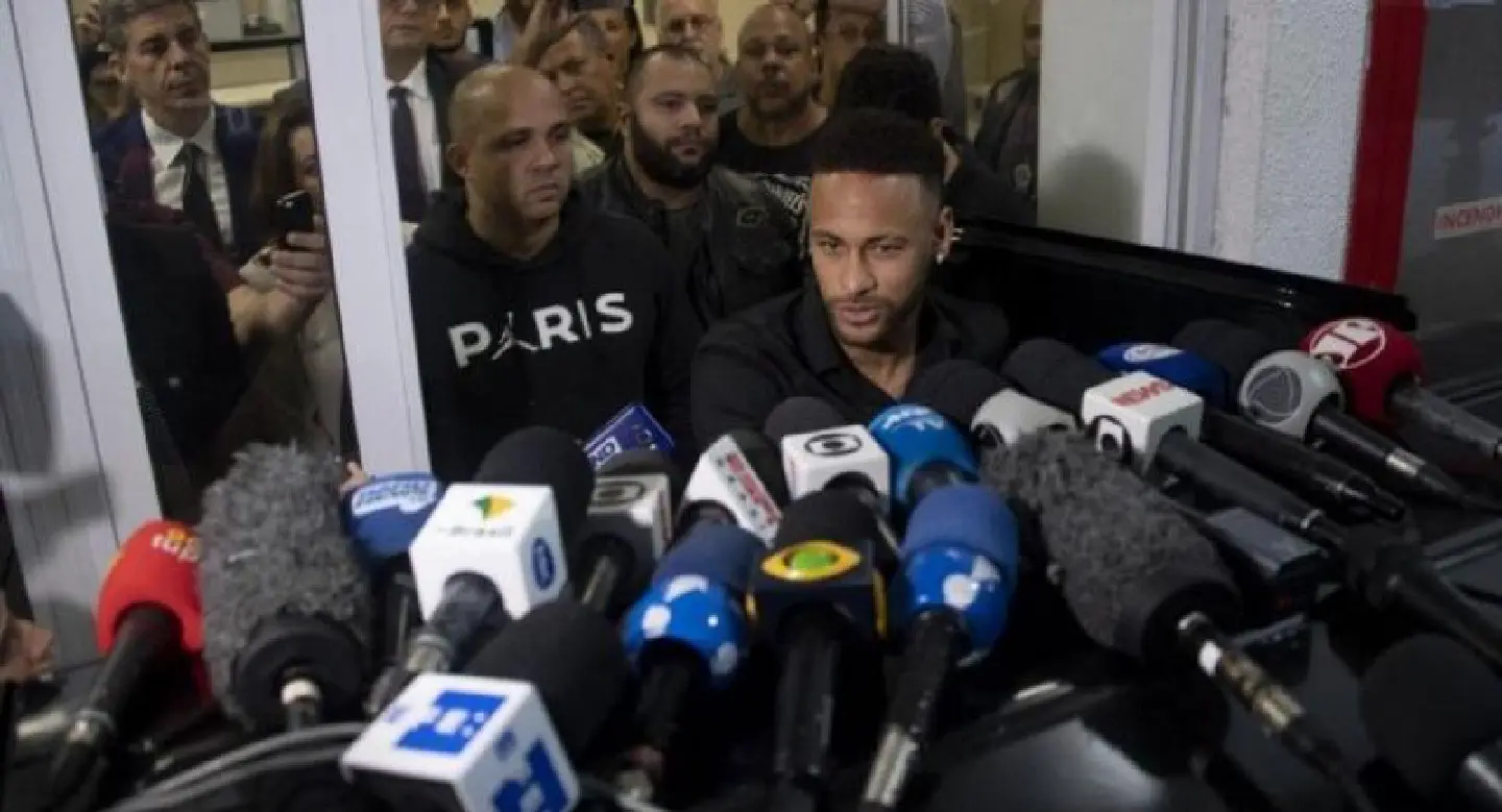 Brazil's Neymar in trouble over intimate pics of woman accusing him of rape Brazil's Neymar in trouble over intimate pics of woman accusing him of rape