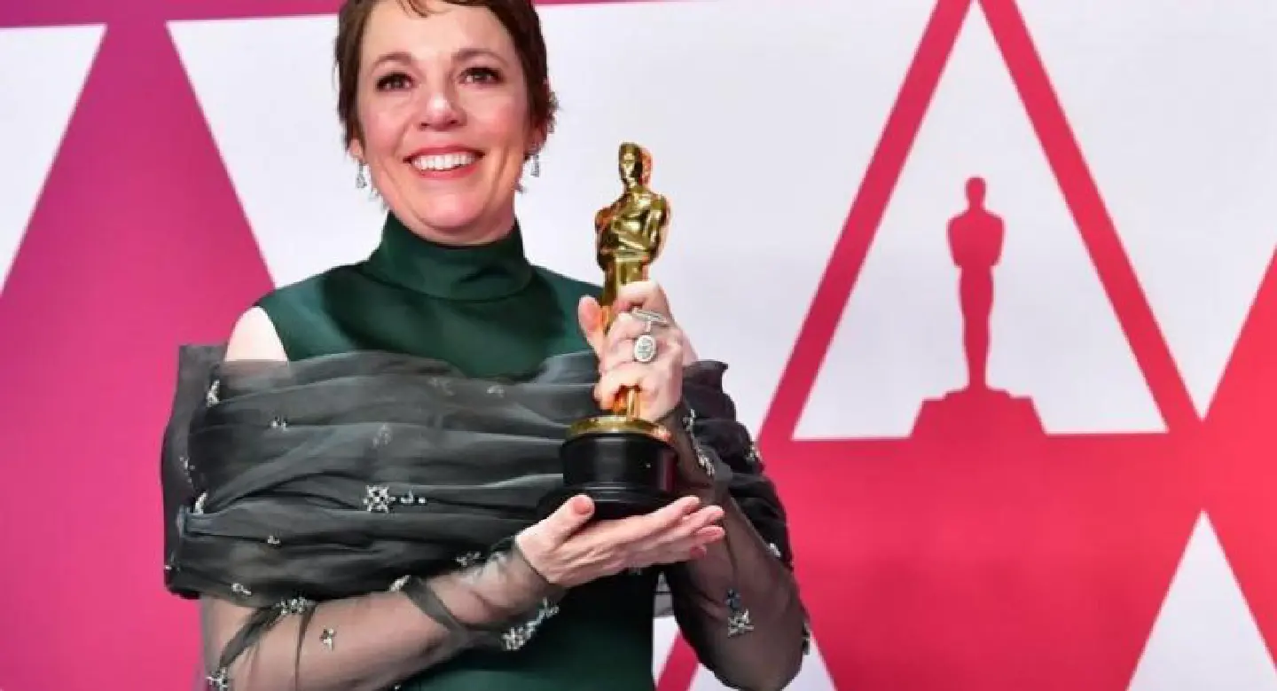 Queen honours 'The Crown' actress Olivia Colman Queen honours 'The Crown' actress Olivia Colman