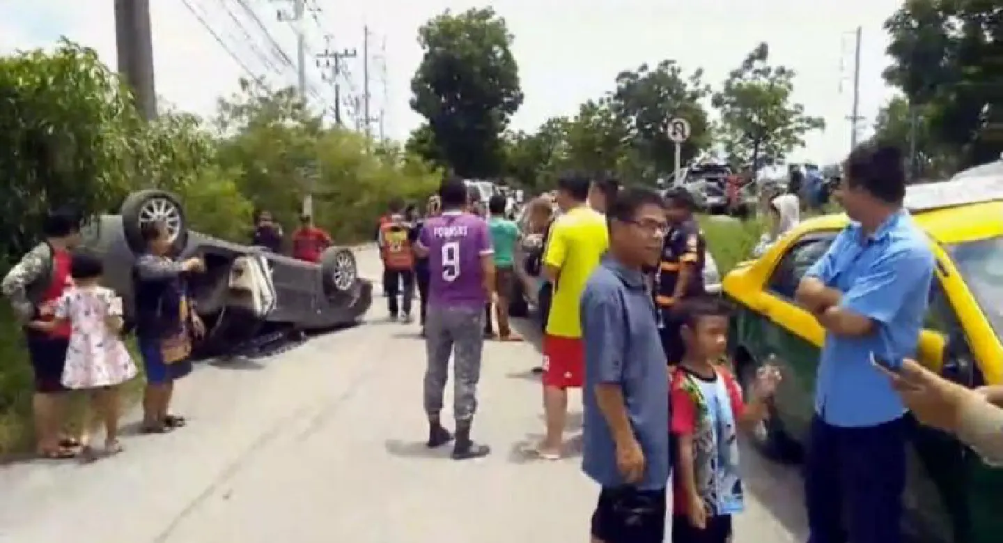 Cabbie drives against traffic, slams into sedan, injuring two Cabbie drives against traffic, slams into sedan, injuring two