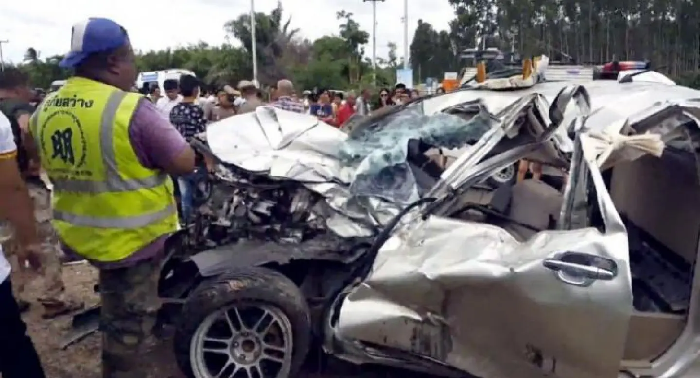 Six killed, three injured in pickup-crane collision