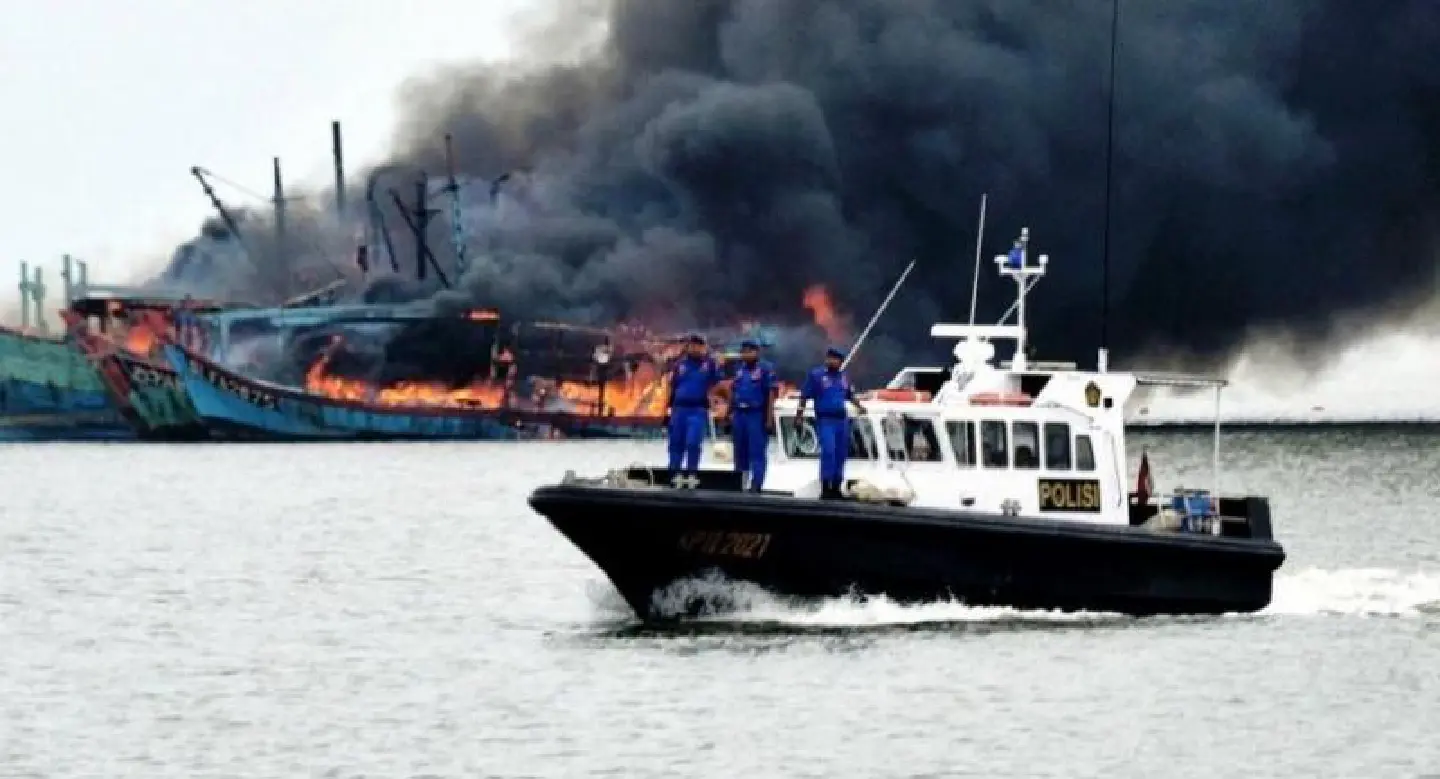 Susi to sink 30 more ships after Idul Fitri Susi to sink 30 more ships after Idul Fitri