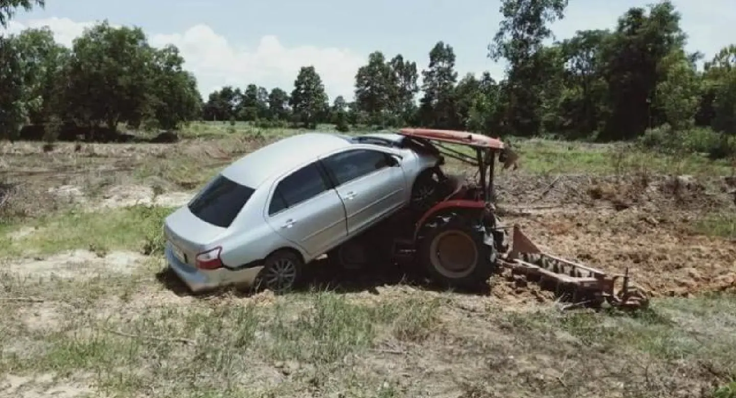Roi Et tractor driver injured in crash