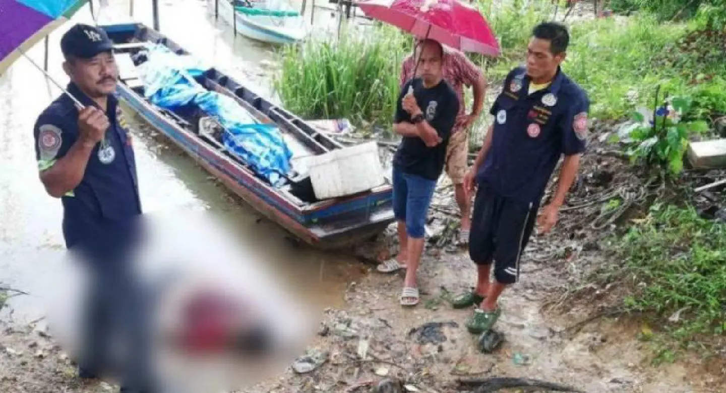 Body of unidentified man found floating on Ranong pond Body of unidentified man found floating on Ranong pond