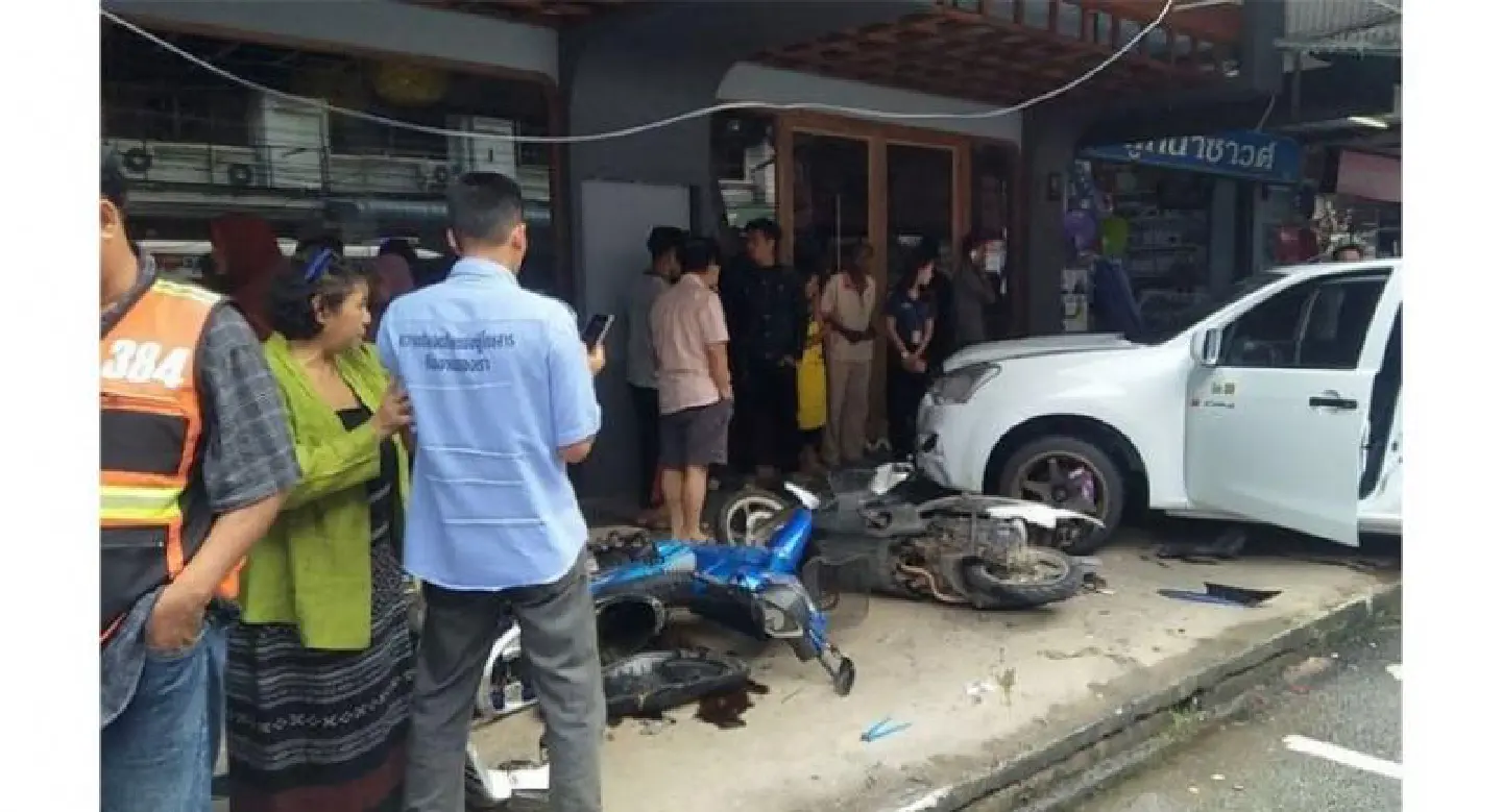 Foreign tourists injured in Krabi road accident Foreign tourists injured in Krabi road accident