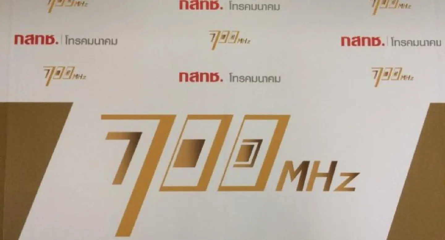 Regulator ‘confident’ telecoms will buy 700MHz slots today Regulator ‘confident’ telecoms will buy 700MHz slots today