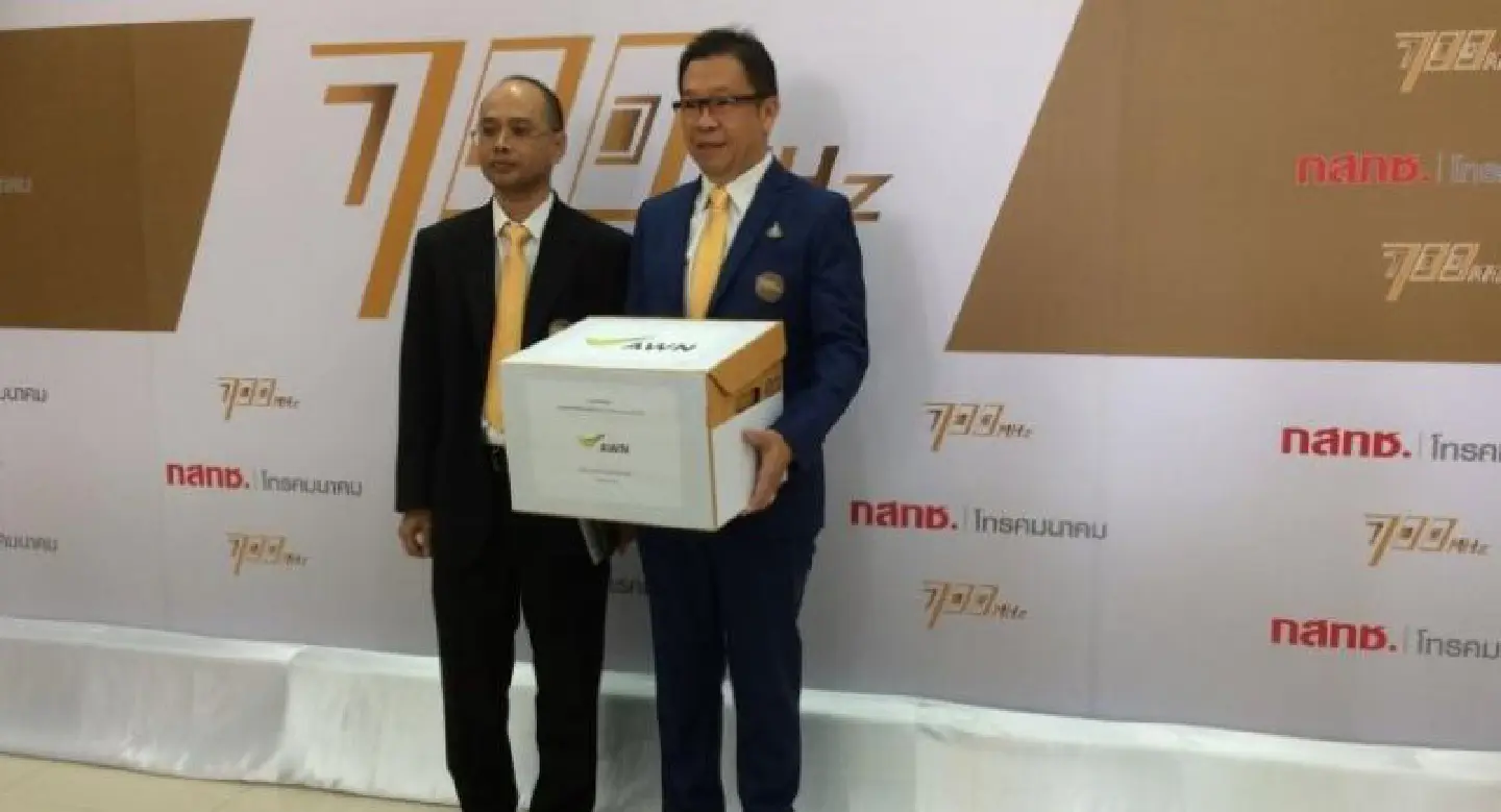 All three major mobile operators apply for 700MHz licences