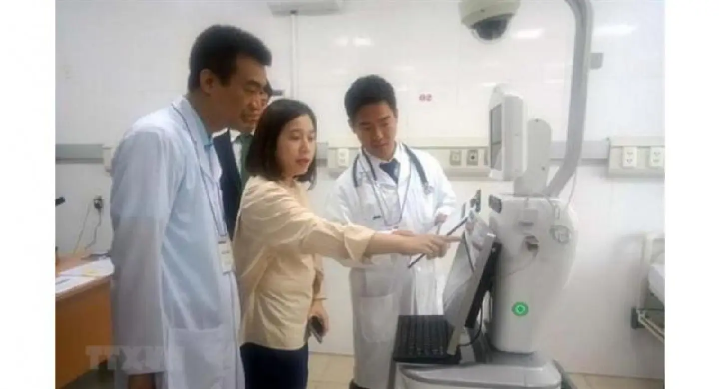 Robot used in remote diagnosis and treatment in Vietnam Robot used in remote diagnosis and treatment in Vietnam
