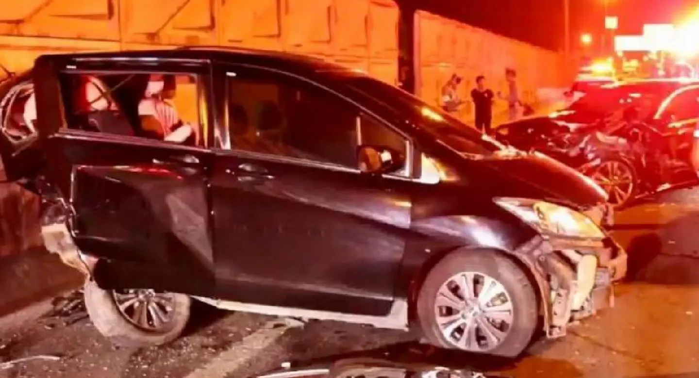 Man killed awaiting help at Bangkok roadside