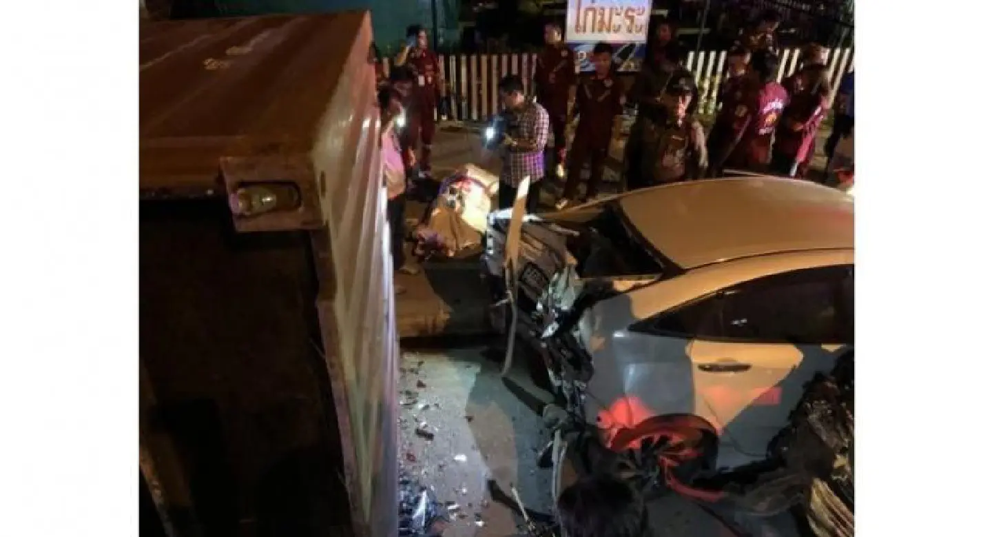 Woman crushed, killed by fallen container on Ayutthaya roadside Woman crushed, killed by fallen container on Ayutthaya roadside
