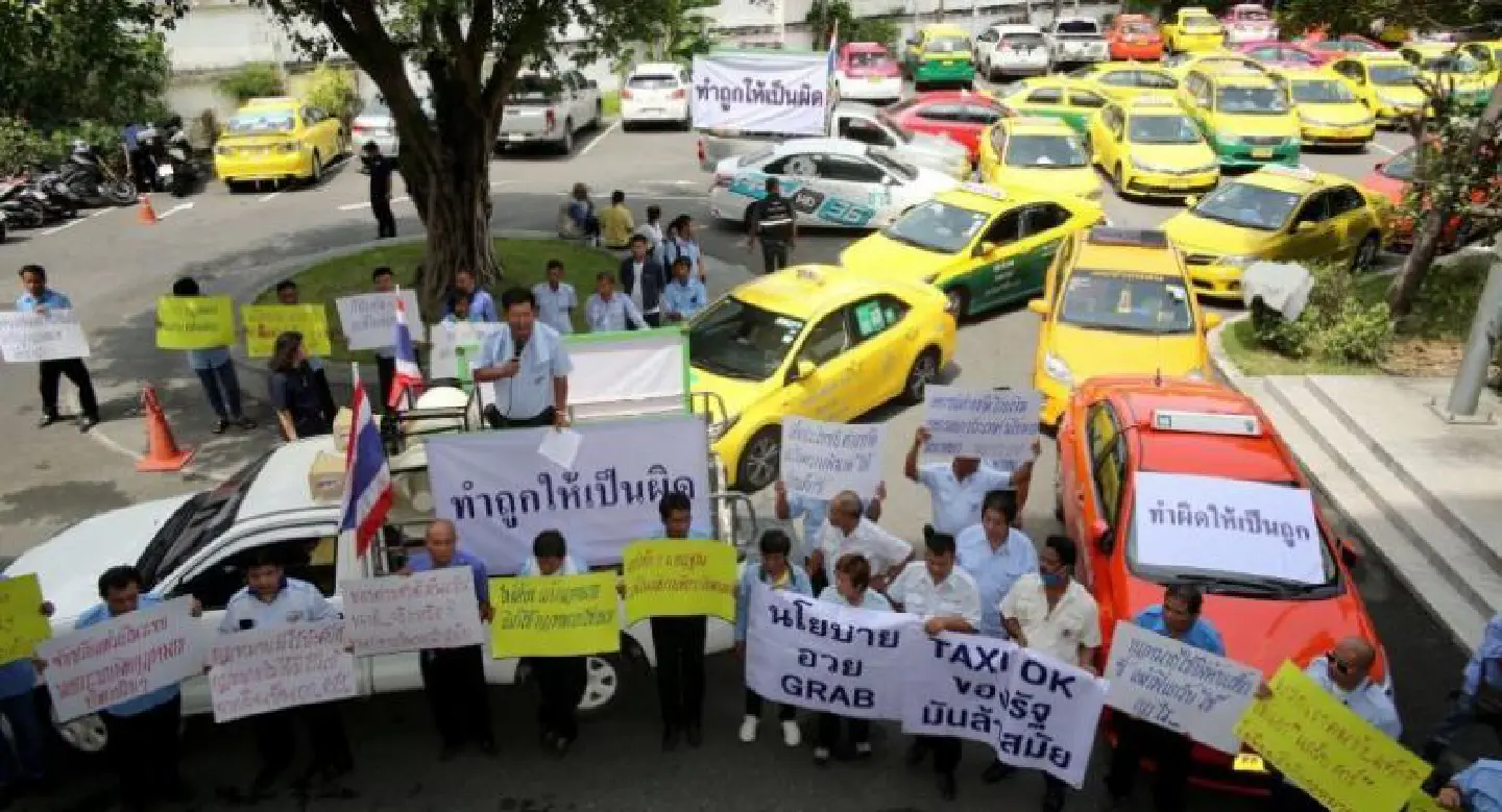 Motorcycle taxi riders, cabbies petition officials, parties over Grab legalisation Motorcycle taxi riders, cabbies petition officials, parties over Grab legalisation