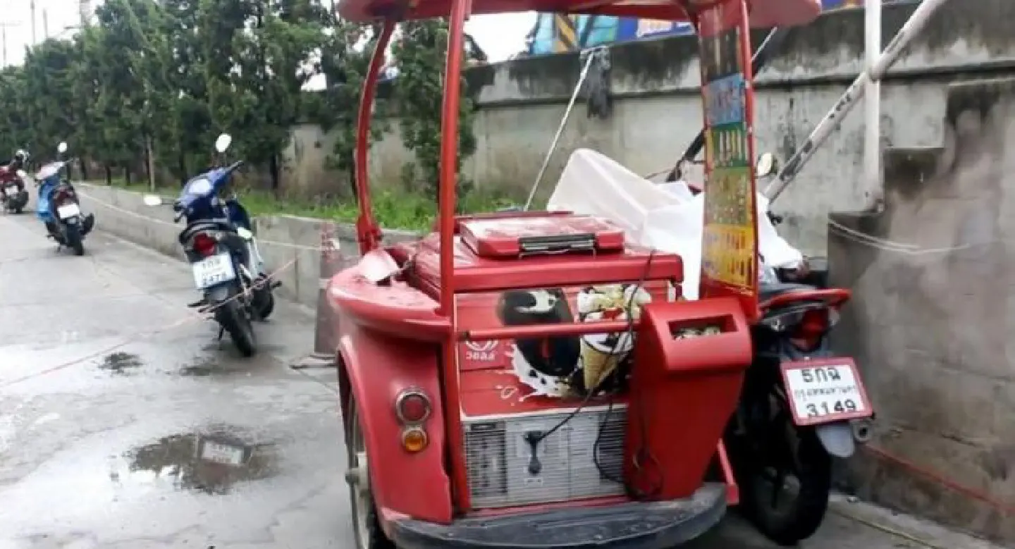 Asthma suspected as ice-cream vendor dies on cart in Pathum Thani Asthma suspected as ice-cream vendor dies on cart in Pathum Thani