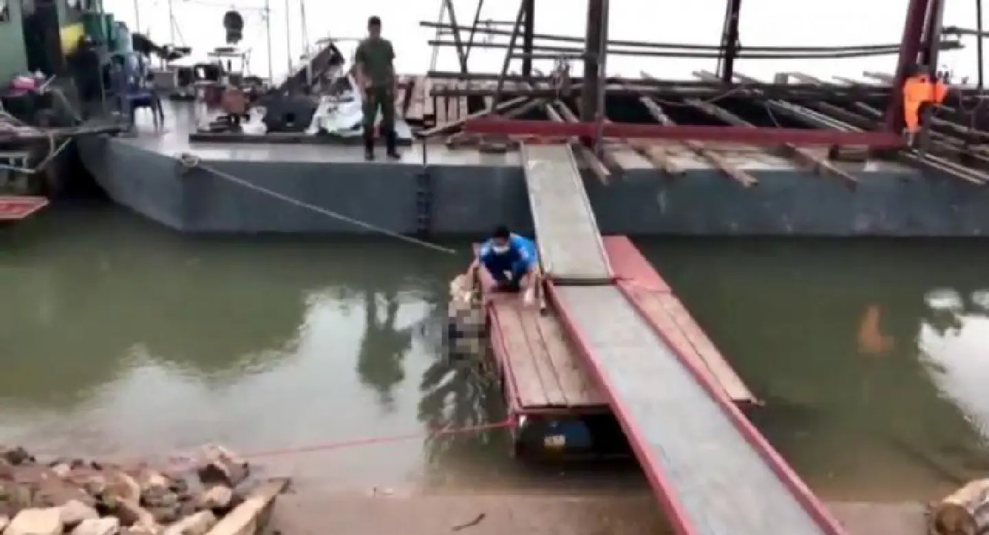 Body of young Lao boy found  on Thai side of Mekong in Loei