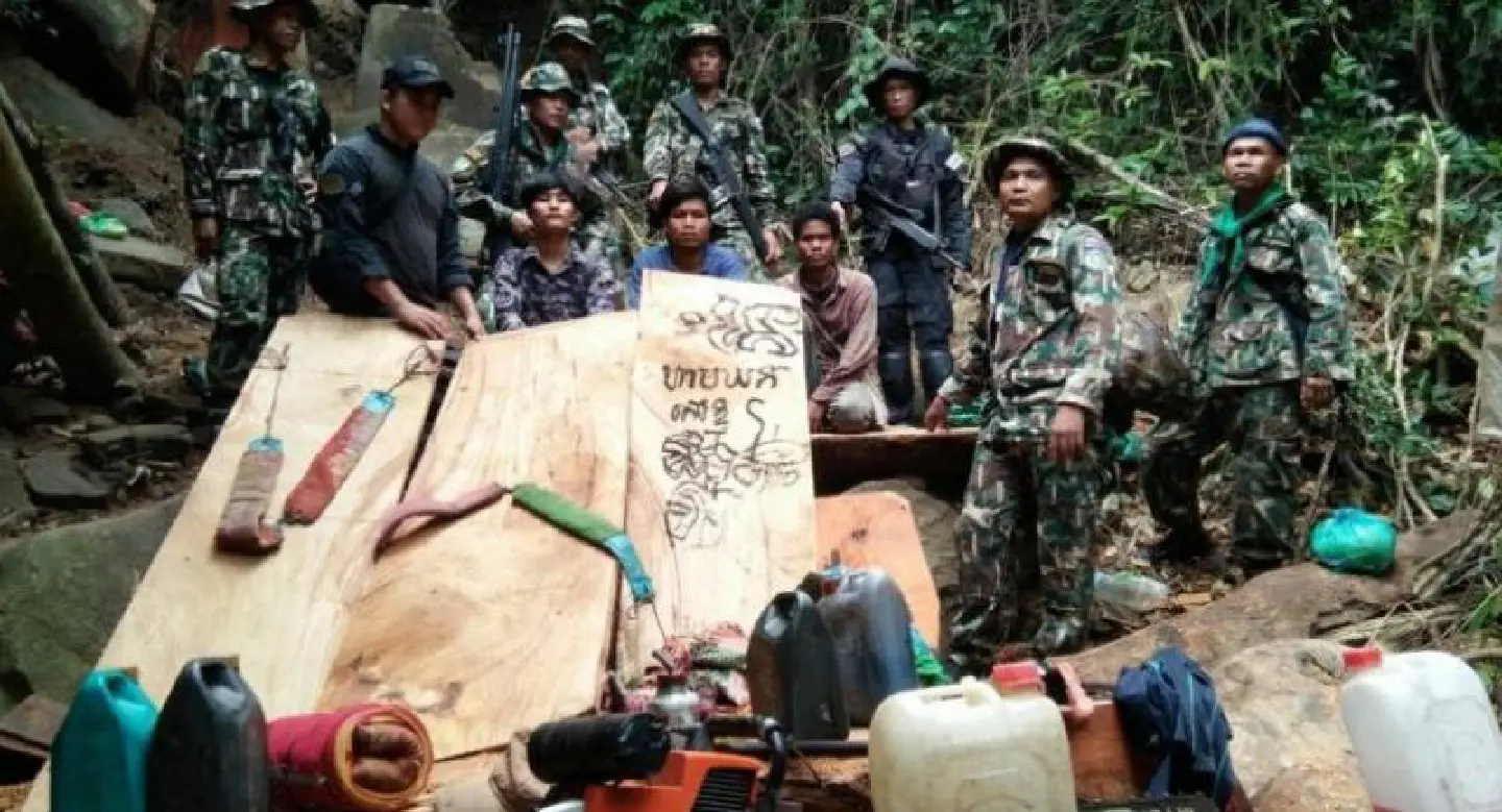 Cambodian gang flee Thai forest rangers, leaving chainsaw, lumber, one man behind Cambodian gang flee Thai forest rangers, leaving chainsaw, lumber, one man behind