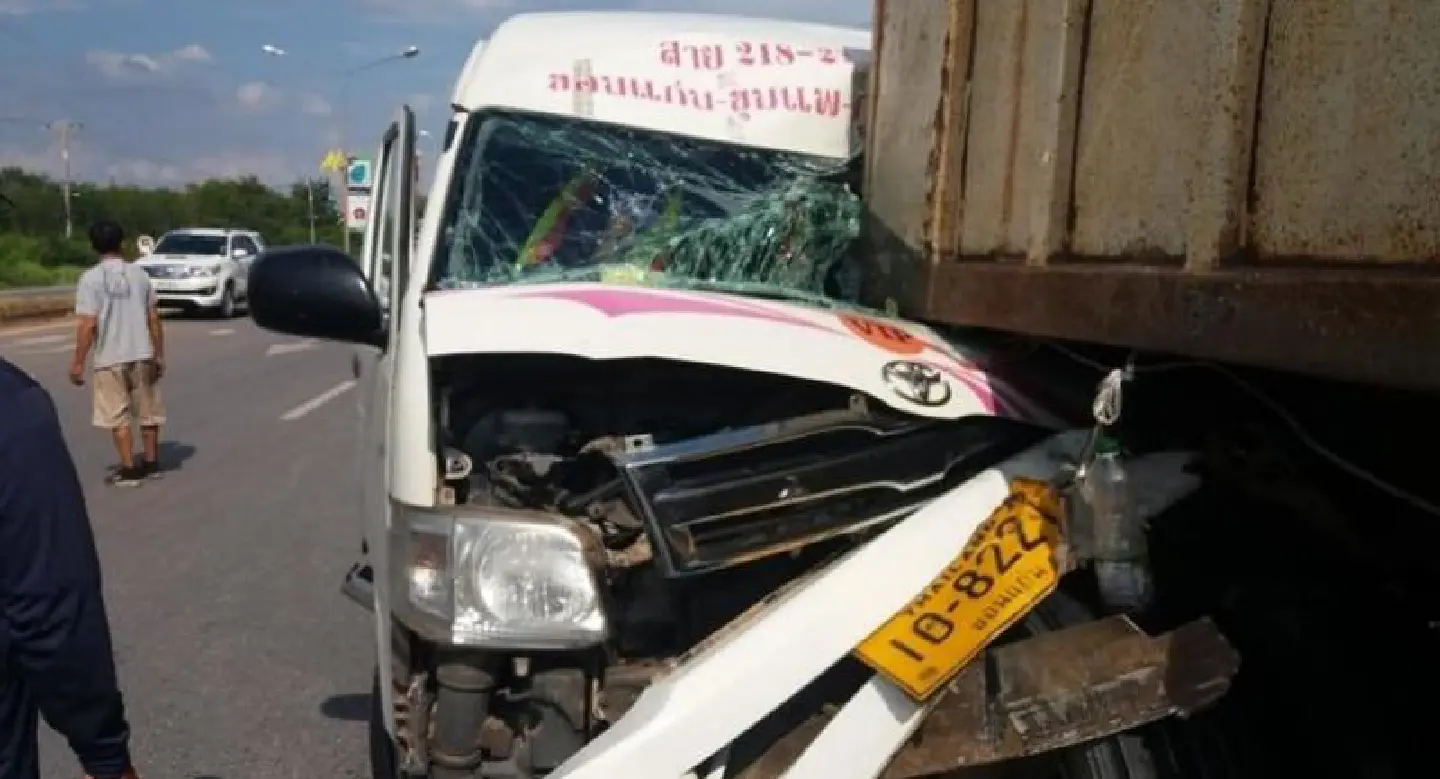 Seven injured in Khon Kaen minivan crash