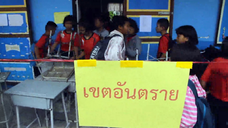 School evacuated in Khon Kaen as structures ‘near collapse’ School evacuated in Khon Kaen as structures ‘near collapse’