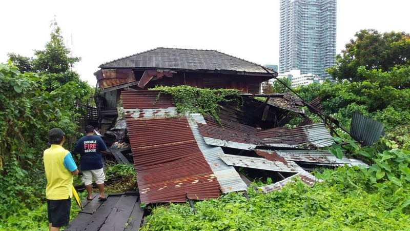 Father, daughter rescued after roof collapses Father, daughter rescued after roof collapses