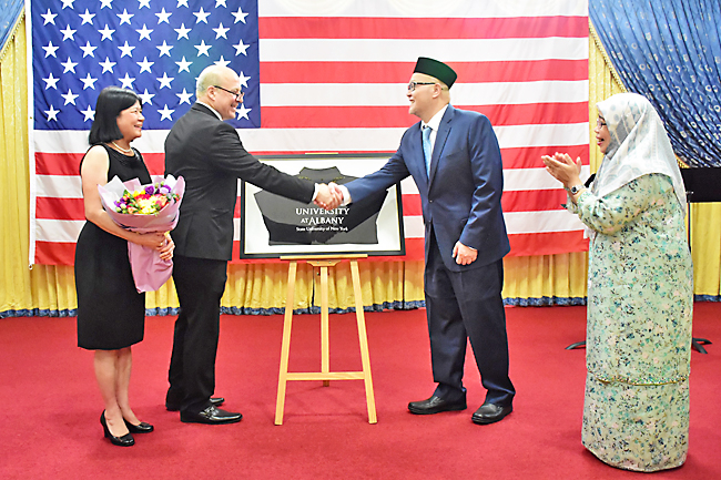 US Ambassador celebrates Independence Day in Brunei US Ambassador celebrates Independence Day in Brunei