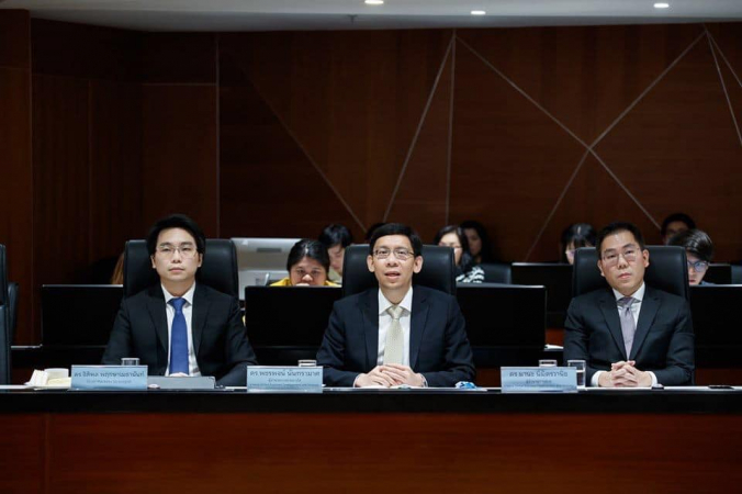 Economists call for boost to consumer spending, stimulus measures in 2nd half to lift economy Economists call for boost to consumer spending, stimulus measures in 2nd half to lift economy