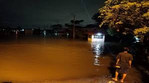 High tide causes flooding in Samut Prakan coastal communities High tide causes flooding in Samut Prakan coastal communities