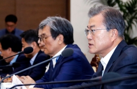 Moon urges Japan to withdraw export restrictions on Korean tech firms Moon urges Japan to withdraw export restrictions on Korean tech firms