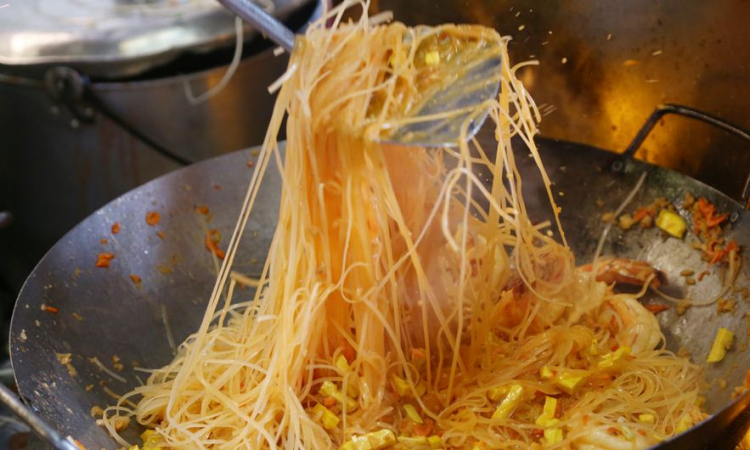 Health chief comes to Phad Thai’s defence Health chief comes to Phad Thai’s defence