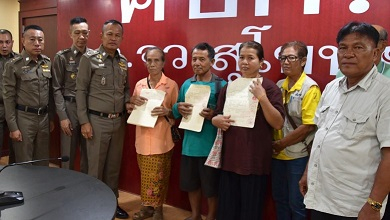 Phalang Pracharat leader, police help woman regain land possession Phalang Pracharat leader, police help woman regain land possession
