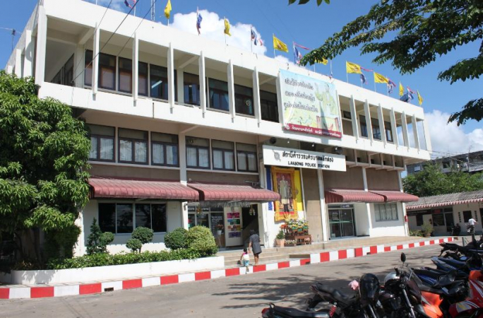 Seven police officers transferred, probe launched into suspect beating Seven police officers transferred, probe launched into suspect beating