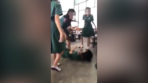 Probe into all-girl attack on classmate in Khon Kaen Probe into all-girl attack on classmate in Khon Kaen