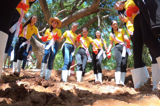 Farmers’ daughters, every one Farmers’ daughters, every one