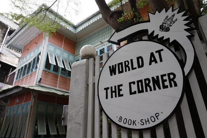 New bookshop World at the Corner in Bangkok’s old town located in a classic wooden house in Soi Mahannop and its shelves groan under a fascinating selection of books from around the world. 