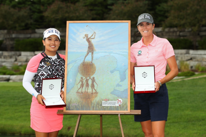Jasmine (Thidapa) Suwannapura and Cydney Clanton during the prize presentation ceremony. (LPGA)
