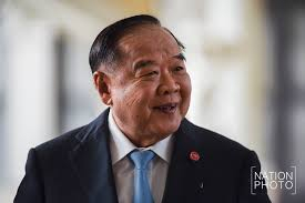 Prawit arrives smiling to attend policy debate Prawit arrives smiling to attend policy debate