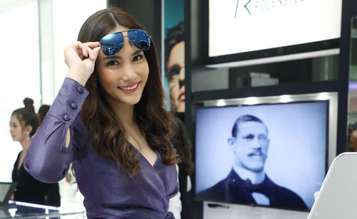 Hi-tech glasses to fit ageing sore eyes Hi-tech glasses to fit ageing sore eyes