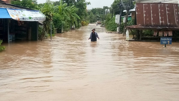 Village homes, farmlands in Phayao inundated with floodwaters Village homes, farmlands in Phayao inundated with floodwaters