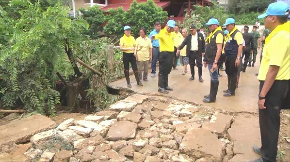 Phayao cleans up after flood damages 530 home in two districts Phayao cleans up after flood damages 530 home in two districts