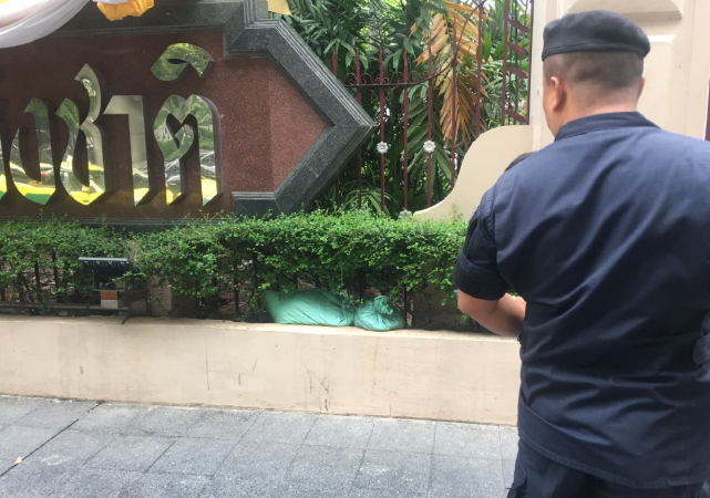 BREAKING: Dumped box sets off bomb scare outside police headquarters in Bangkok BREAKING: Dumped box sets off bomb scare outside police headquarters in Bangkok