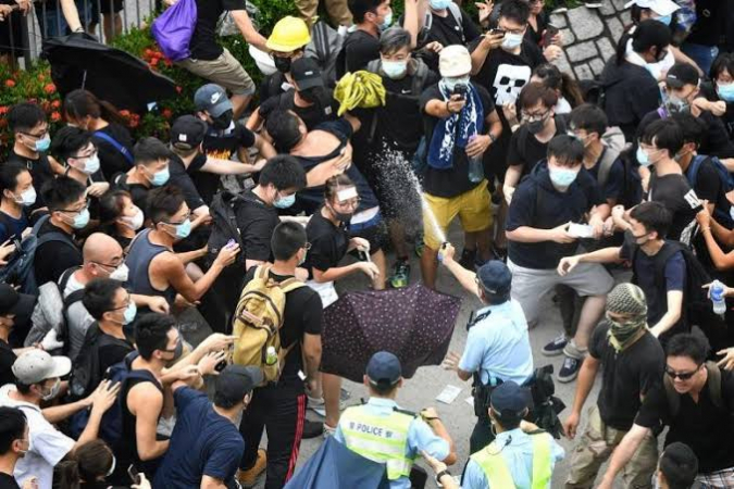 Hong Kong protesters take over key roads Hong Kong protesters take over key roads