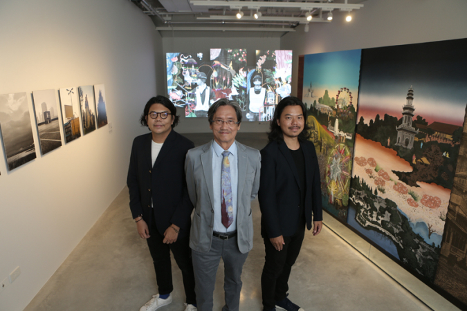 Prof. Emeritus Pishnu Supanimit (middle), Mr. Rush Pleansuk (far right) and Mr. Nakrob Moonmanas (far left), present the first curated art exhibition entitled “In-betweenness”.