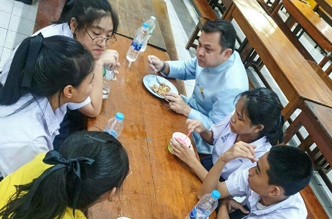 Obec to tackle school lunches using five-point strategy Obec to tackle school lunches using five-point strategy
