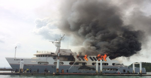 Blazing ‘Lady D’ super yacht cast adrift to burn away from Phuket shore Blazing ‘Lady D’ super yacht cast adrift to burn away from Phuket shore