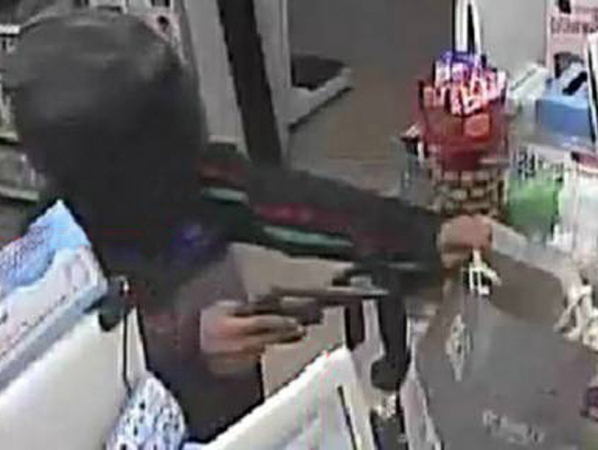 7-Eleven staffer suffers bullet injuries tackling robber 7-Eleven staffer suffers bullet injuries tackling robber