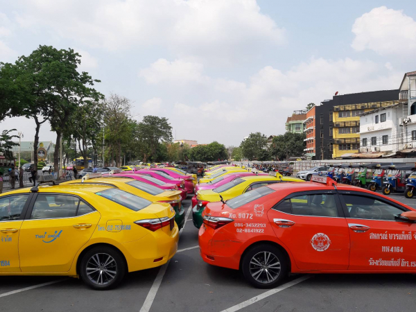 Move to hike taxi fare gets huge thumbs down: poll Move to hike taxi fare gets huge thumbs down: poll