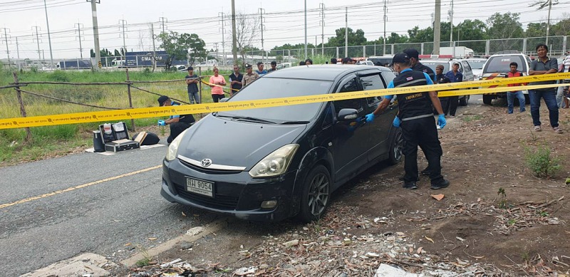 Parents, child found dead in mass suicide Parents, child found dead in mass suicide