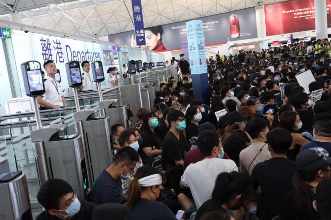 HK court bans protesters from airport HK court bans protesters from airport