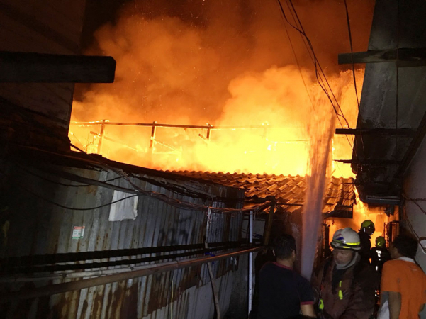 Fire destroys six houses in Bangkok community Fire destroys six houses in Bangkok community