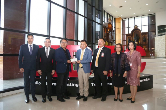 NBTC hands out refund cheques to 3 digital broadcasters NBTC hands out refund cheques to 3 digital broadcasters