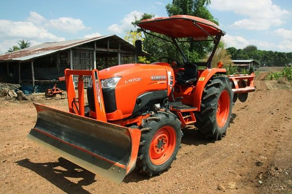 Traders, farmers seek exemption from ban for import of used tractors Traders, farmers seek exemption from ban for import of used tractors