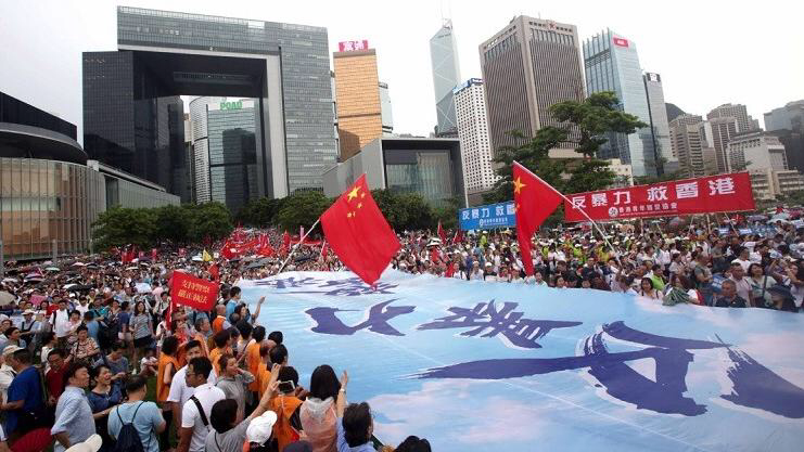 476,000 show up at HK park to back police 476,000 show up at HK park to back police