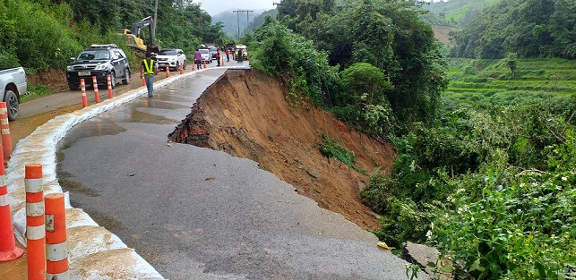 Mae Sariang warned to be on alert for further landslides Mae Sariang warned to be on alert for further landslides