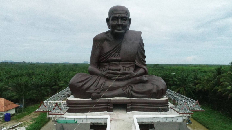 Statue of Luang Pu Thuad nearing completion: abbot (See gallery) Statue of Luang Pu Thuad nearing completion: abbot (See gallery)